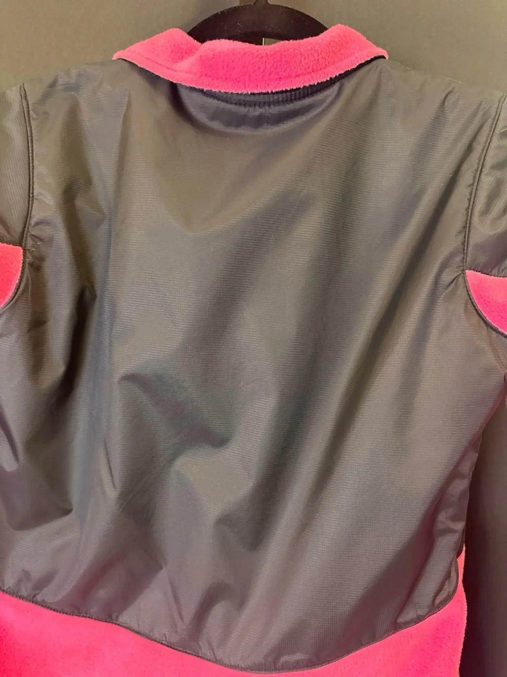 #191- Big Girls Columbia Hot Pink and‎ Black Fleece Jacket with Nylon Panels